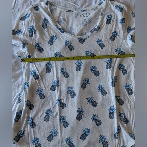 Women’s white tee w/ pineapples Size XL - Picture 6 of 10